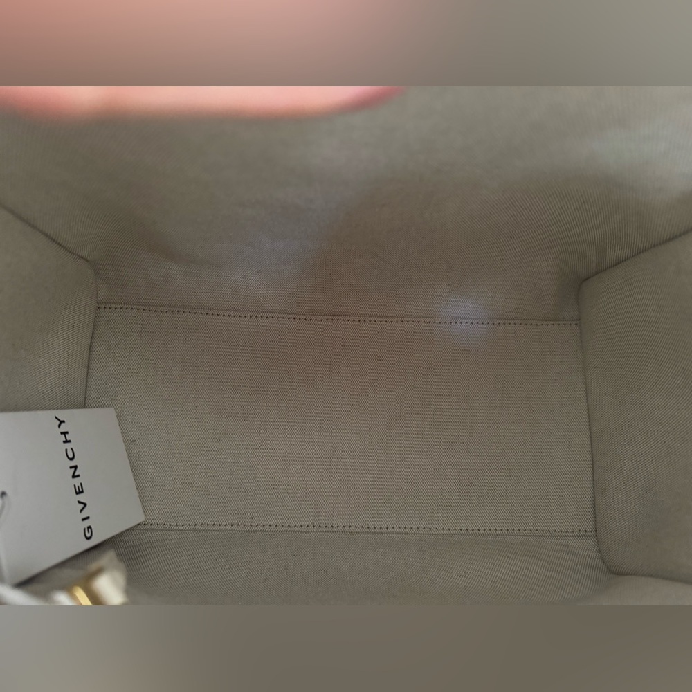 Givenchy Antigona Small in Dust Grey - Picture 6 of 8